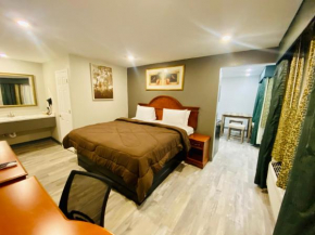  Ozark Inn & Suites  Озарк